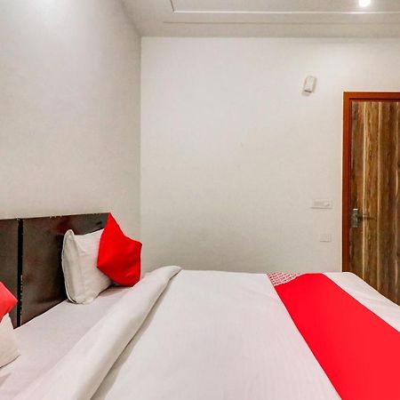 Oyo 71597 The Shivaay Residency Hotel Гургаон Екстериор снимка