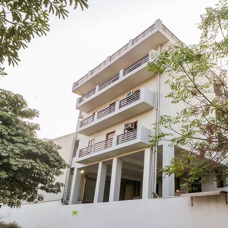 Oyo 71597 The Shivaay Residency Hotel Гургаон Екстериор снимка