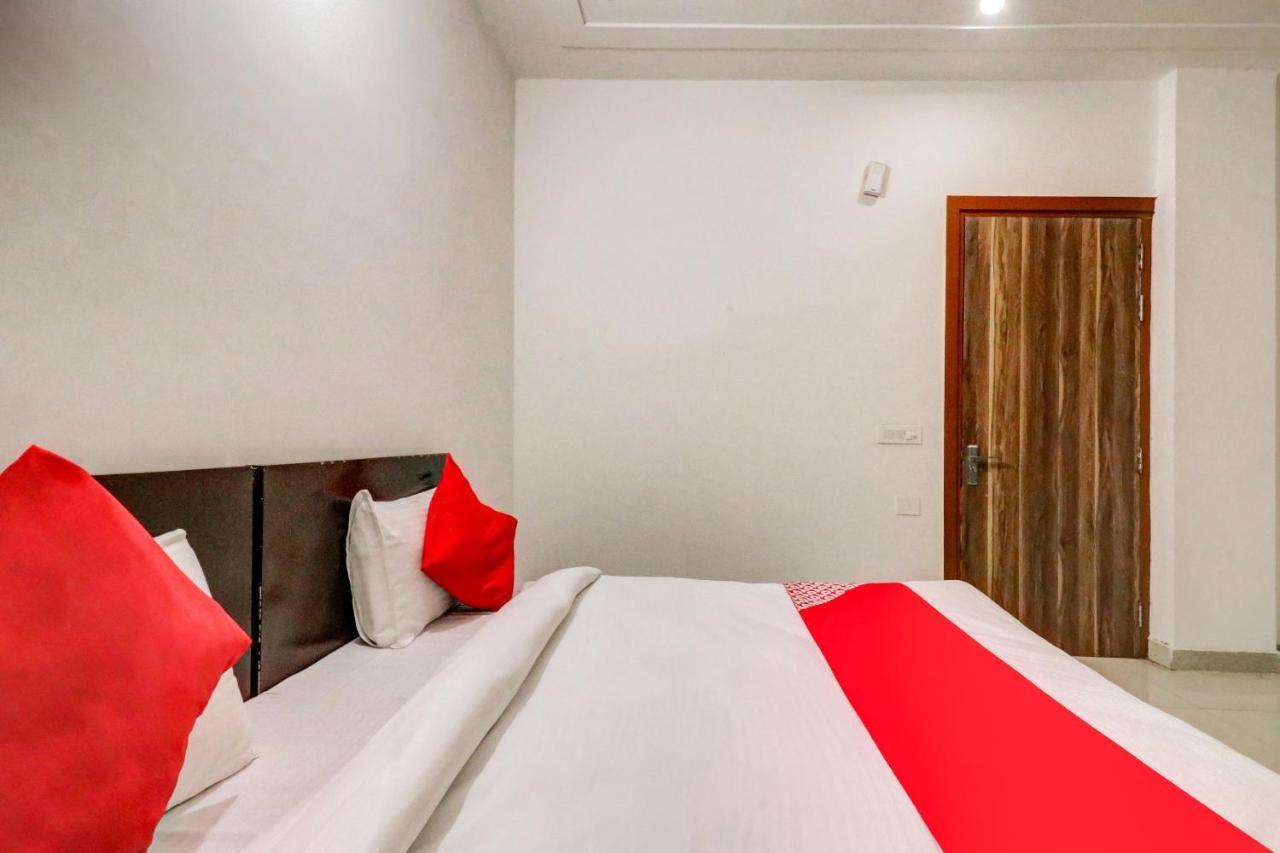 Oyo 71597 The Shivaay Residency Hotel Гургаон Екстериор снимка
