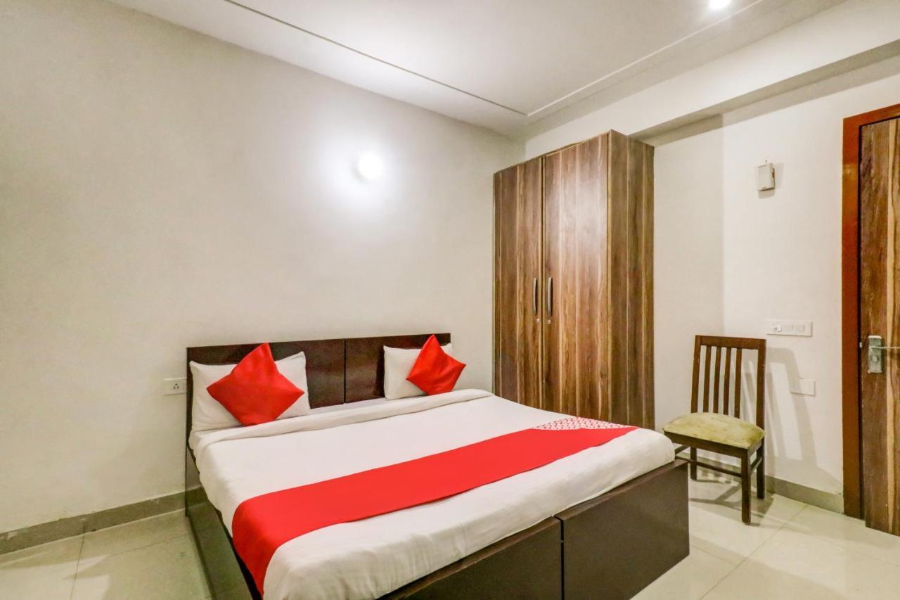 Oyo 71597 The Shivaay Residency Hotel Гургаон Екстериор снимка
