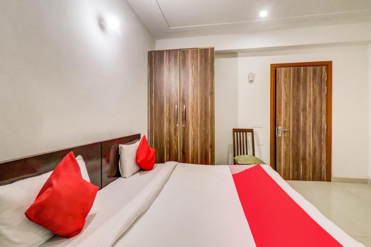 Oyo 71597 The Shivaay Residency Hotel Гургаон Екстериор снимка