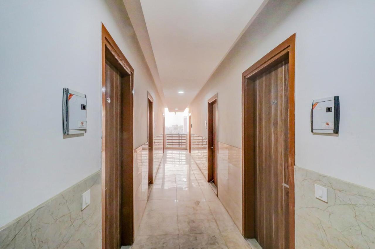 Oyo 71597 The Shivaay Residency Hotel Гургаон Екстериор снимка